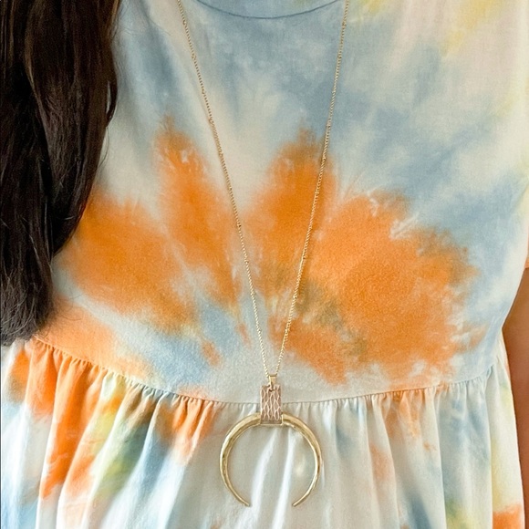 Hammered Metal Crescent Horn Necklace - Picture 2 of 3